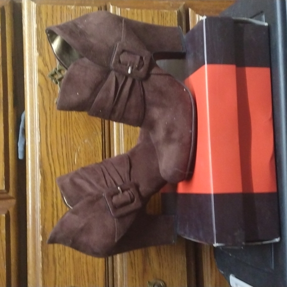 American Eagle brown low cut high hill Boots - Picture 3 of 3